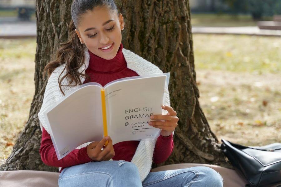 audrey-school-student-girl-reading-english-note